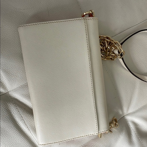 Tory Burch Cream Crossbody Bag with Gold Emblem - Picture 3 of 5